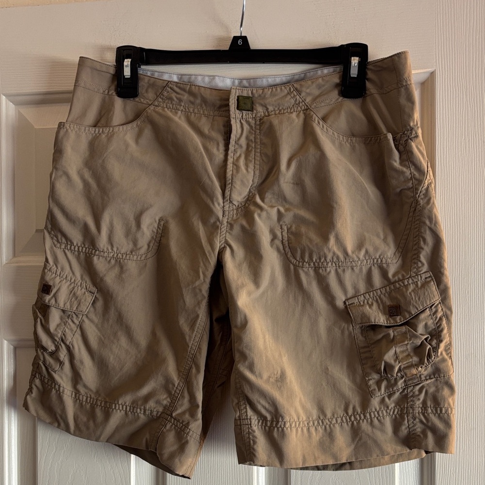 🆕 Mountain Hardwear Khaki Cargo Shorts